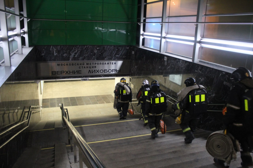 Служба безопасности метрополитена фото