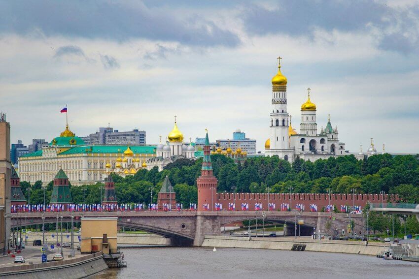 Волонтеры: Информационные точки о контрактной службе в Москве работают ежедневно