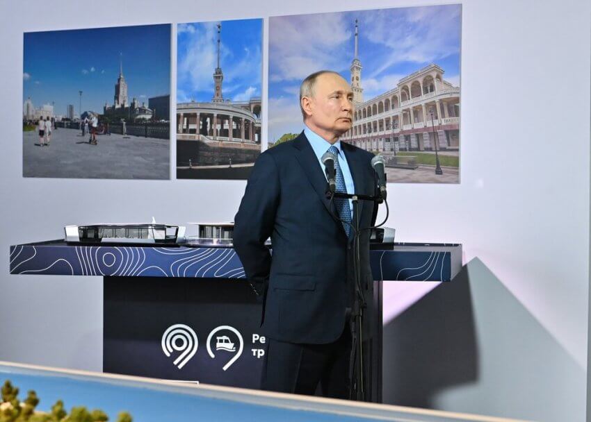Президент России поручил реконструировать Канал имени Москвы