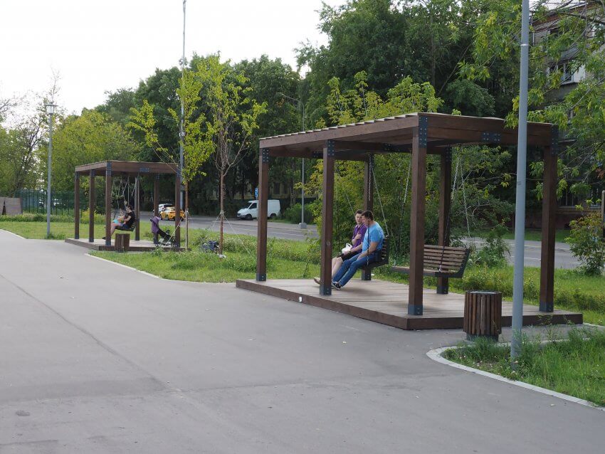 В Тимирязевском на месте платной парковки появилась зона отдыха