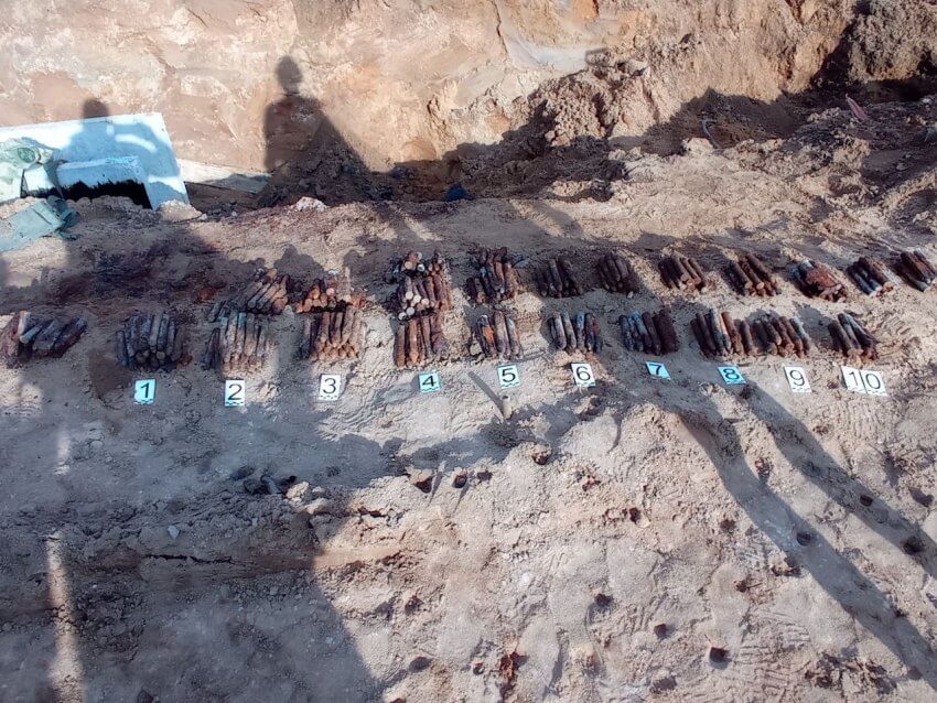 Ящик старых самолетных снарядов нашли у станции Беговая