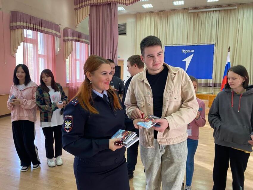 Транспортные полицейские с Савёловской провели профилактическое занятие в школе