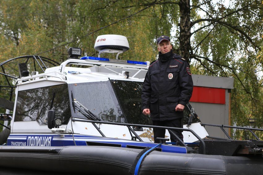 Полицейская аэролодка поможет патрулировать канал имени Москвы зимой