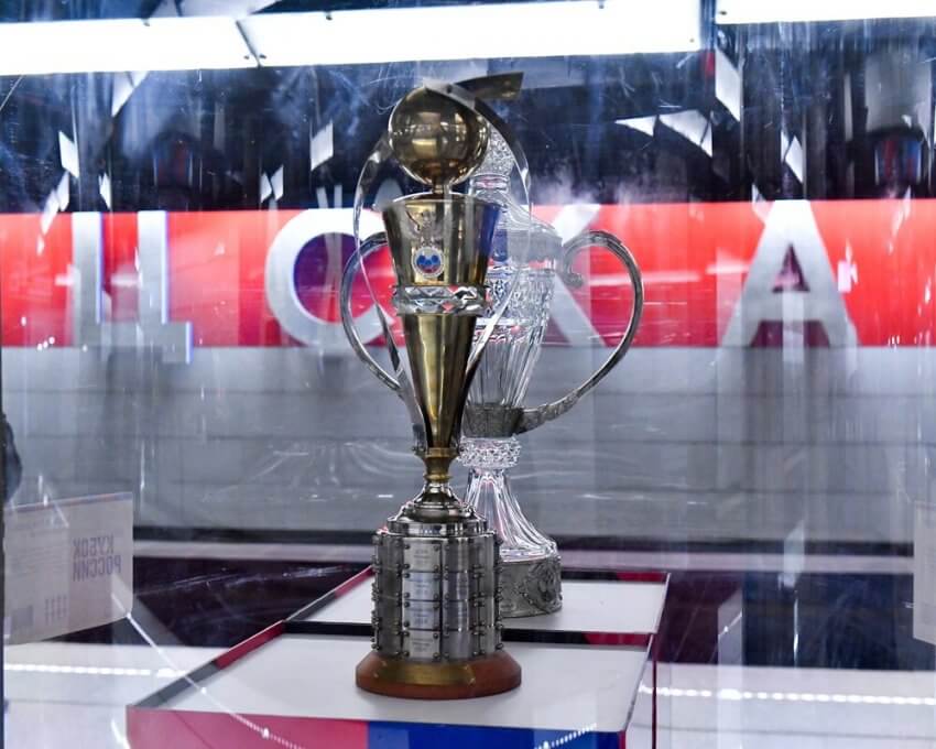 На станции метро «ЦСКА» открылась выставка футбольных Кубков