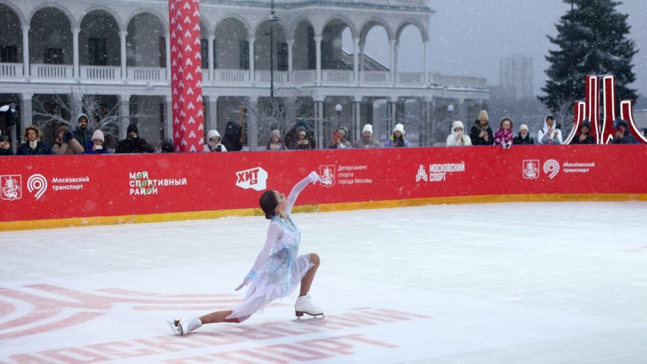 Олимпийская чемпионка Анна Щербакова открыла каток на Северном речном |  Север Столицы