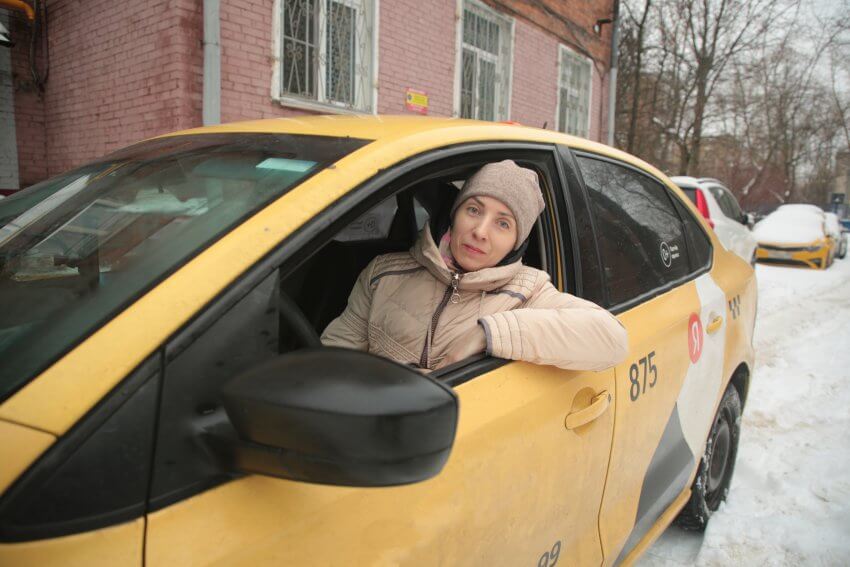 В Тимирязевском водитель такси уберегла пенсионерку от мошенников
