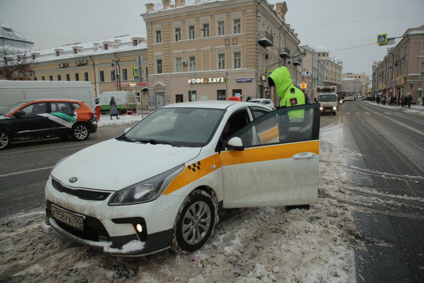 Как МАДИ каждый день проверяет московских таксистов