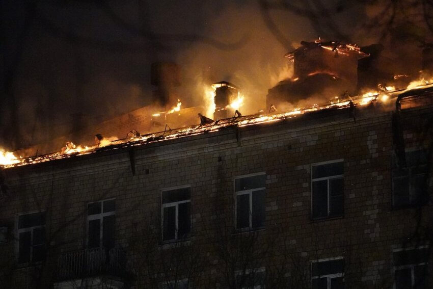 Из здания на улице Черняховского эвакуировали 400 человек
