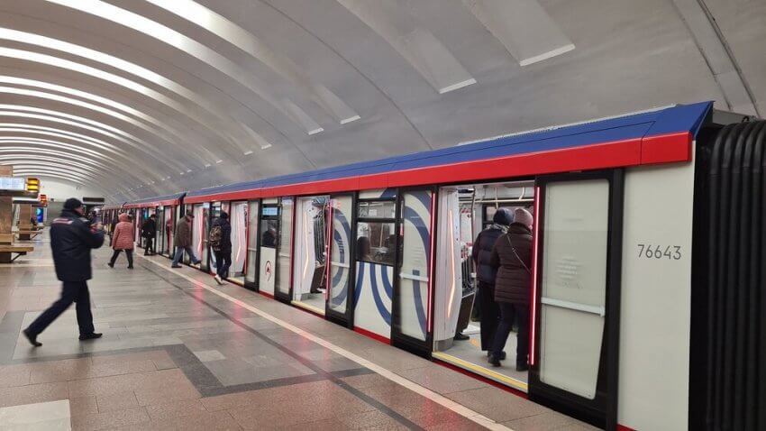 На «зеленой» линии метро началось обновление подвижного состава