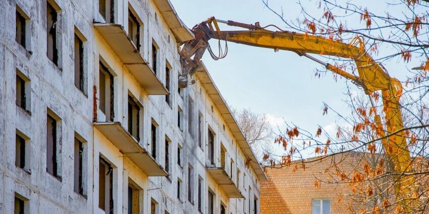 С начала года в Москве снесли более 40 расселенных домов по программе реновации