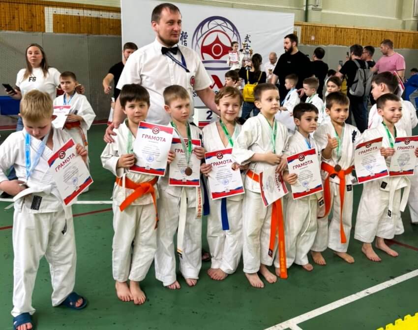 На Кубке Москвы по карате ребята из семейного центра на Карельском завоевали шестнадцать медалей