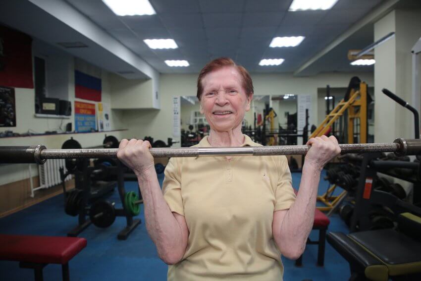 Пенсионерка из Головинского тягает штангу в 78 лет