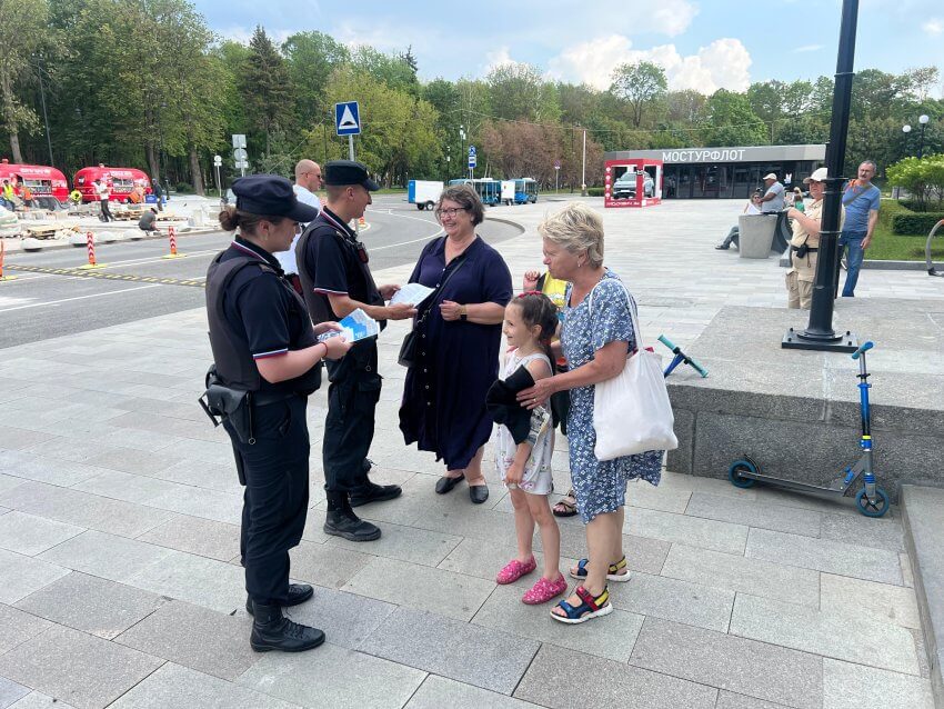 На Северном речном вокзале полицейские провели  акцию по профилактике онлайн-мошенничеств