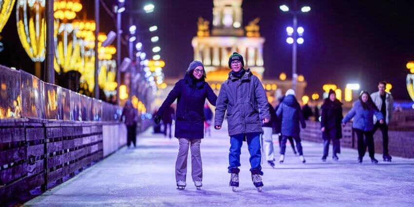 Территорию ВДНХ украсили в рамках проекта «Зима в Москве»